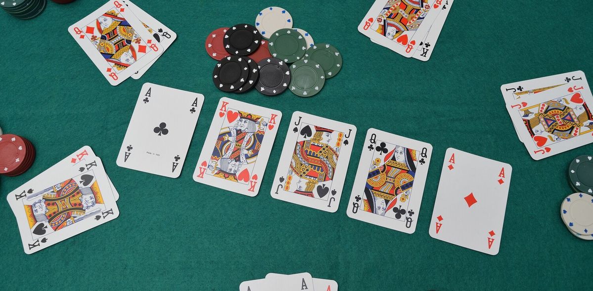 777 CASINO کیسینو میں پوکر گیمز